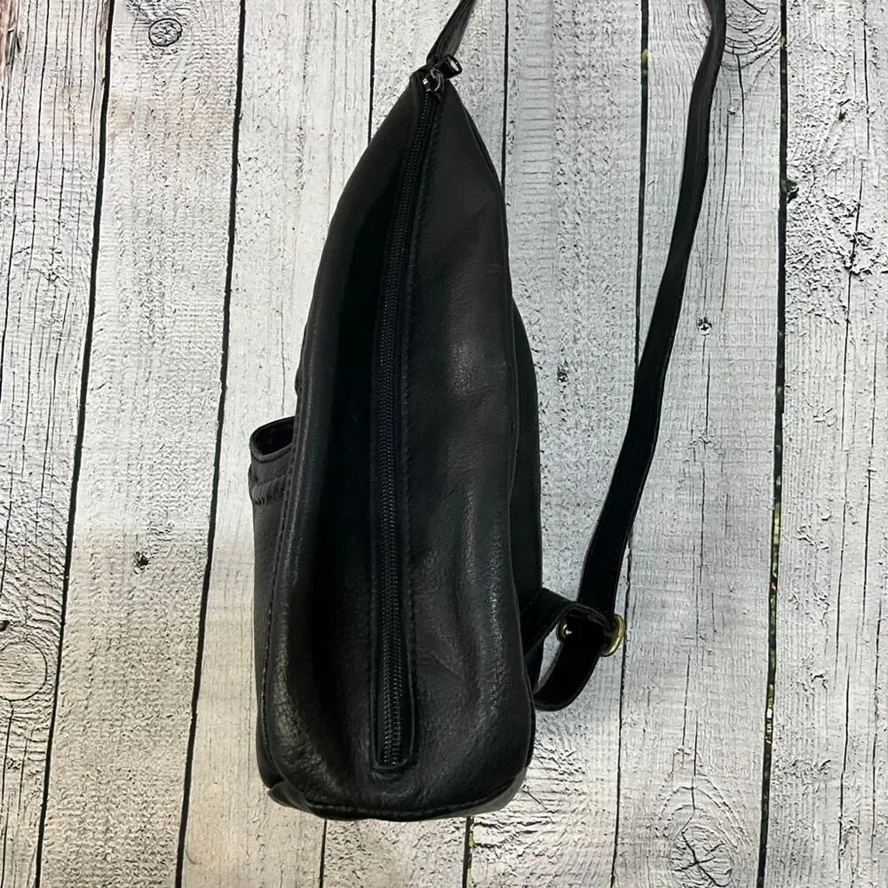VINTAGE ELLINGTON Black Leather One Shoulder Sling Backpack Crossbody Bag